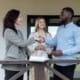 Que faire si quelqu’un veut acquérir votre entreprise ? - business - réunion dirigeants business