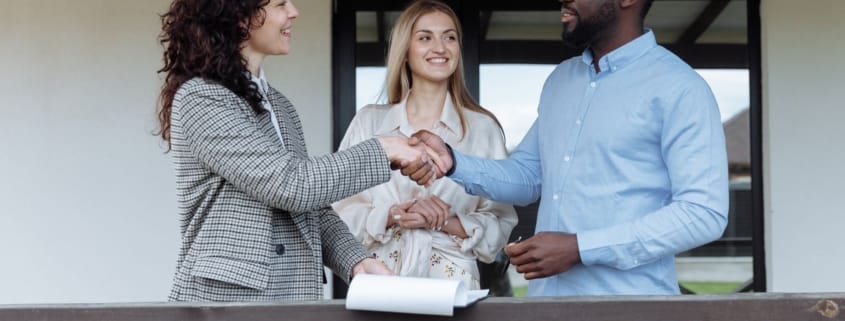 Que faire si quelqu’un veut acquérir votre entreprise ? - business - réunion dirigeants business