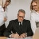 Pourquoi les experts disent tous qu’il FAUT préparer une transmission d’entreprise ? 2 Pourquoi les experts disent tous qu’il FAUT préparer une transmission d’entreprise ? - business - réunion dirigeants business