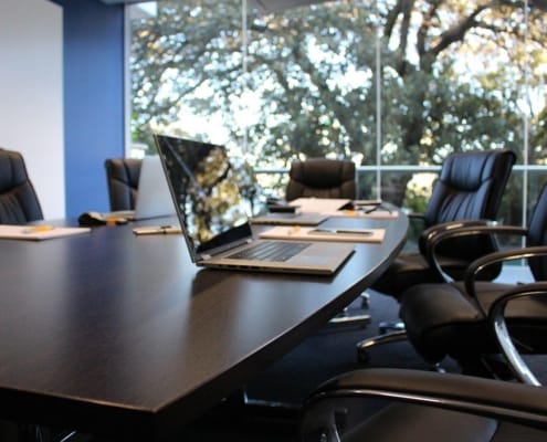 Reprendre une entreprise: 9 étapes à suivre - business - réunion dirigeants business
