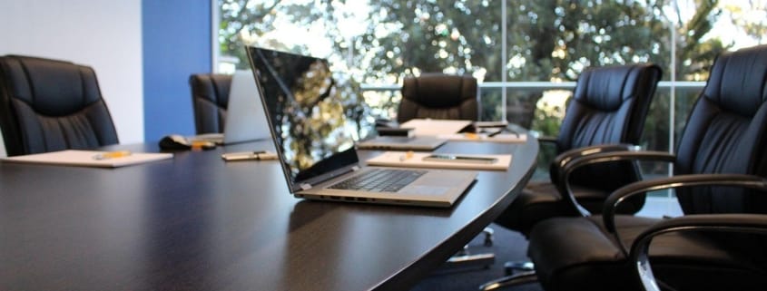 Reprendre une entreprise: 9 étapes à suivre - business - réunion dirigeants business